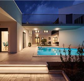 6 bedroom villa with heated pool near Omis, sleeps 12